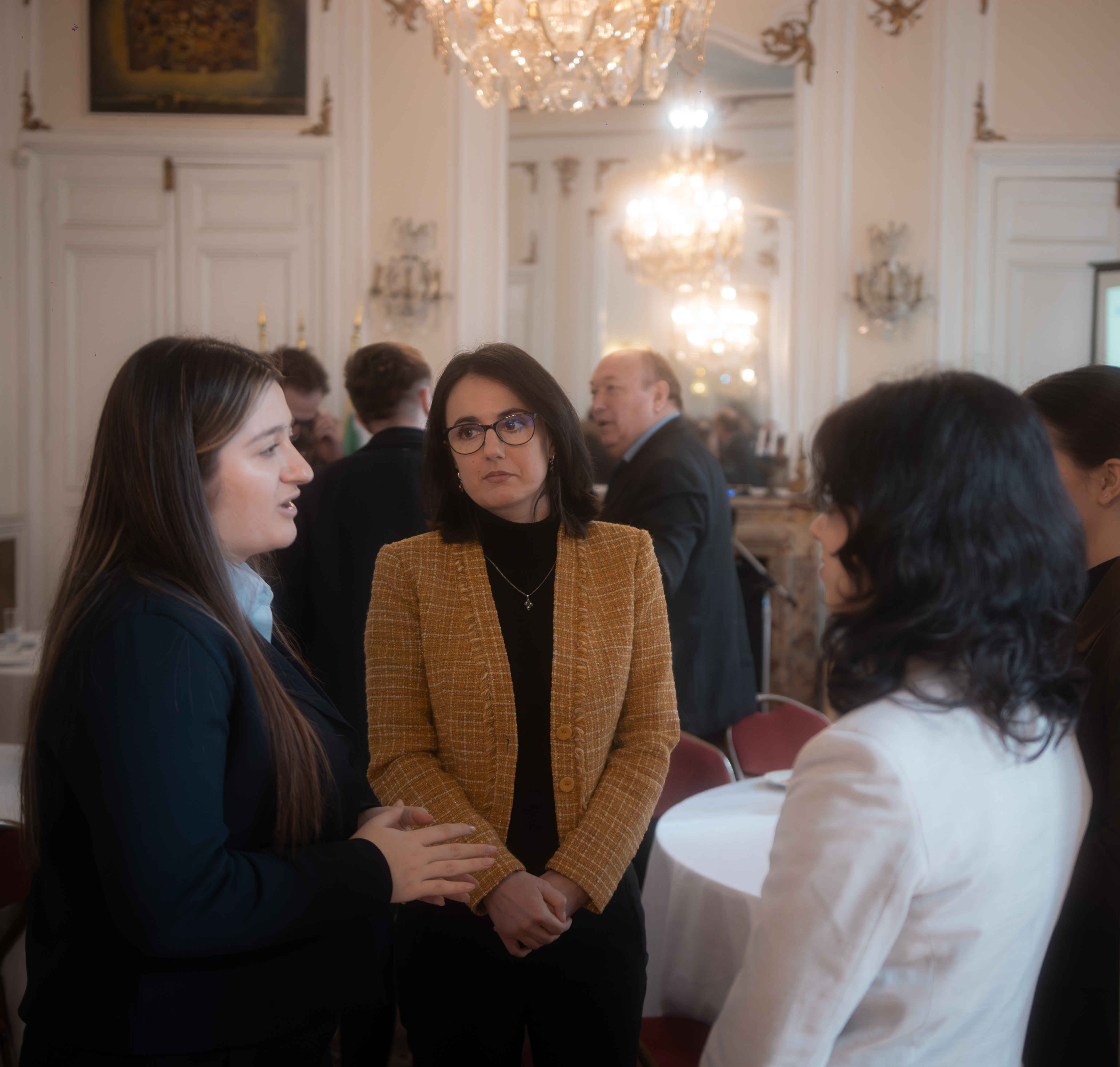 L'Ambassade de Bulgarie à Paris a accueilli des étudiants de l'École des hautes études internationales et politiques (HEIP) afin de présenter lе positionnement du pays dans les affaires internationales et le rôle d‘un diplomate dans un monde globalisé